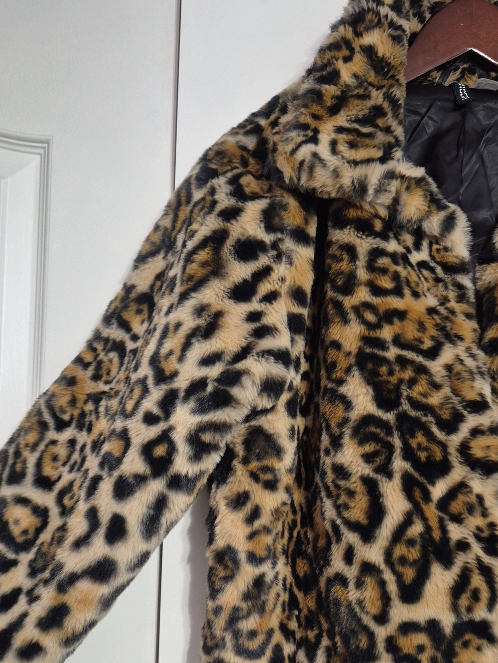 H&M DIVIDED Cropped Leopard Print Faux Fur Jacket - Picture 2 of 6